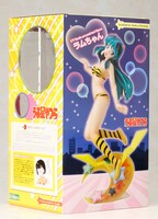 「ARTFX J ラムちゃん」のパッケージ。箱の側面には高橋留美子からのコメントが記載されている。(c)高橋留美子／小学館