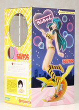 「ARTFX J ラムちゃん」のパッケージ。箱の側面には高橋留美子からのコメントが記載されている。(c)高橋留美子／小学館