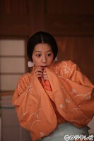 侍女・ゆき役を演じる夏帆。