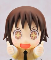 「やすな＆ソーニャ アニまるっ! Ver.」付属の「サムズアップ手」をやすなに装着した様子。(c)カヅホ・芳文社／キルミーベイベー製作委員会