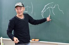 お尻の描き方をレクチャーする桂正和。