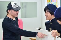 （左から）桂正和、バカリズム。