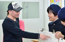 （左から）桂正和、バカリズム。