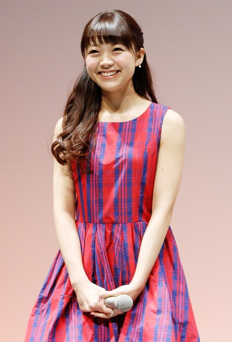 「神様はじめました◎」桃園奈々生役の三森すずこ。