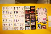 「神様はじめました」の展示スペース。