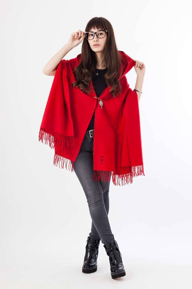 「エドワード・エルリックストール&ストールピン」の着用例。(c)Hiromu Arakawa/SQUARE ENIX