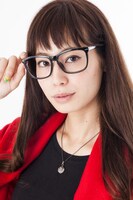 「エドワード・エルリック銀時計ネックレス」の着用例。(c)Hiromu Arakawa/SQUARE ENIX