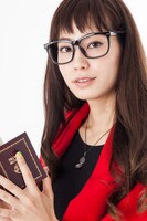 「エドワード・エルリック銀時計ネックレス」の着用例。(c)Hiromu Arakawa/SQUARE ENIX