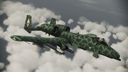 「A-10A -Greg Gates-」のビジュアル。All trademarks and copyrights associated with the manufacturers, aircraft, models, trade names, brands and visual images depicted in this game are the property of their respective owners, and used with such permissions. (c)JAPAN SPACE IMAGING CORPORATION(c)DigitalGlobe, Inc., All Rights Reserved.ACE COMBAT(R) INFINITY & (c)BANDAI NAMCO Games Inc.(c)新谷かおる
