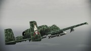 「A-10A -Greg Gates-」のビジュアル。All trademarks and copyrights associated with the manufacturers, aircraft, models, trade names, brands and visual images depicted in this game are the property of their respective owners, and used with such permissions. (c)JAPAN SPACE IMAGING CORPORATION(c)DigitalGlobe, Inc., All Rights Reserved.ACE COMBAT(R) INFINITY & (c)BANDAI NAMCO Games Inc.(c)新谷かおる