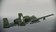 「A-10A -Greg Gates-」のビジュアル。All trademarks and copyrights associated with the manufacturers, aircraft, models, trade names, brands and visual images depicted in this game are the property of their respective owners, and used with such permissions. (c)JAPAN SPACE IMAGING CORPORATION(c)DigitalGlobe, Inc., All Rights Reserved.ACE COMBAT(R) INFINITY & (c)BANDAI NAMCO Games Inc.(c)新谷かおる
