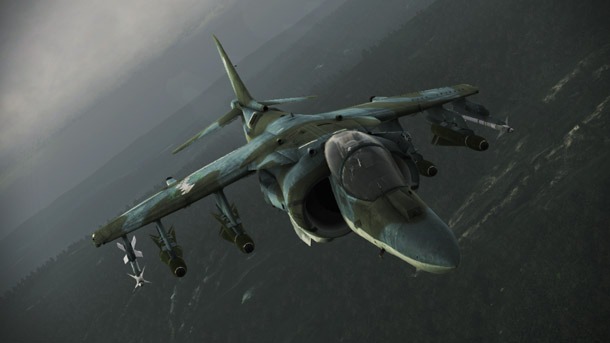 「AV-8B+ -Kim Aba-」のビジュアル。All trademarks and copyrights associated with the manufacturers, aircraft, models, trade names, brands and visual images depicted in this game are the property of their respective owners, and used with such permissions. (c)JAPAN SPACE IMAGING CORPORATION(c)DigitalGlobe, Inc., All Rights Reserved.ACE COMBAT(R) INFINITY & (c)BANDAI NAMCO Games Inc.(c)新谷かおる