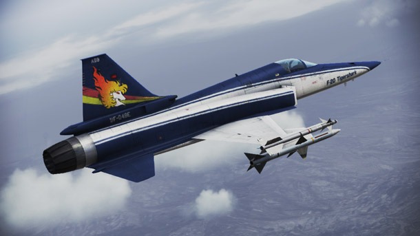 「F-20A -Shin Kazama-」のビジュアル。All trademarks and copyrights associated with the manufacturers, aircraft, models, trade names, brands and visual images depicted in this game are the property of their respective owners, and used with such permissions. (c)JAPAN SPACE IMAGING CORPORATION(c)DigitalGlobe, Inc., All Rights Reserved.ACE COMBAT(R) INFINITY & (c)BANDAI NAMCO Games Inc.(c)新谷かおる