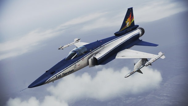 「F-20A -Shin Kazama-」のビジュアル。All trademarks and copyrights associated with the manufacturers, aircraft, models, trade names, brands and visual images depicted in this game are the property of their respective owners, and used with such permissions. (c)JAPAN SPACE IMAGING CORPORATION(c)DigitalGlobe, Inc., All Rights Reserved.ACE COMBAT(R) INFINITY & (c)BANDAI NAMCO Games Inc.(c)新谷かおる