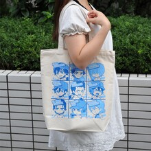 「ぴくりる！ ダイヤのA トートバッグ」着用例 (c)寺嶋裕二・講談社／「ダイヤのA」製作委員会・テレビ東京