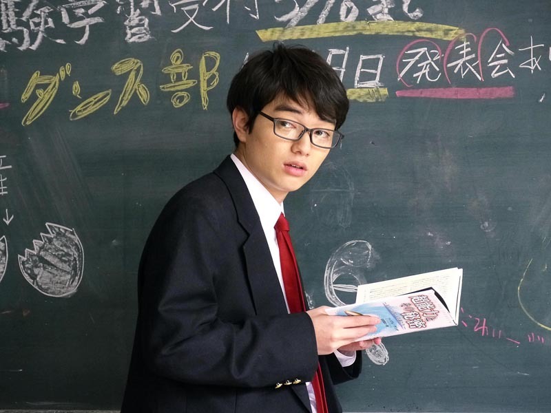 ドラマ「みんな！エスパーだよ！」より、染谷将太演じる鴨川嘉郎。 (c)「みんな！エスパーだよ！」製作委員会