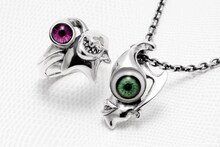 「ミギー ペンダント」「ミギー リング」(c)岩明均/講談社