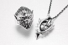 「田宮良子 ペンダント」「後藤リング」(c)岩明均/講談社