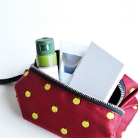 「殺せんせードットポーチ」(c)松井優征／集英社・アニメ「暗殺教室」製作委員会