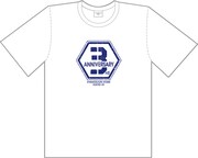 11月1日に発売される「3周年Tシャツ（白）」。(c)カラー