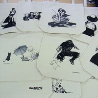 IKKIとヴィレッジヴァンガードのコラボトートバッグ。