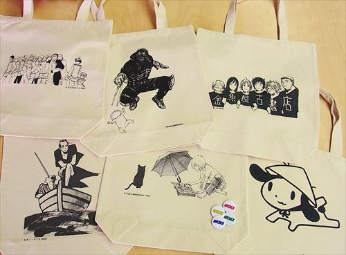 IKKIとヴィレッジヴァンガードのコラボトートバッグと缶バッジ。