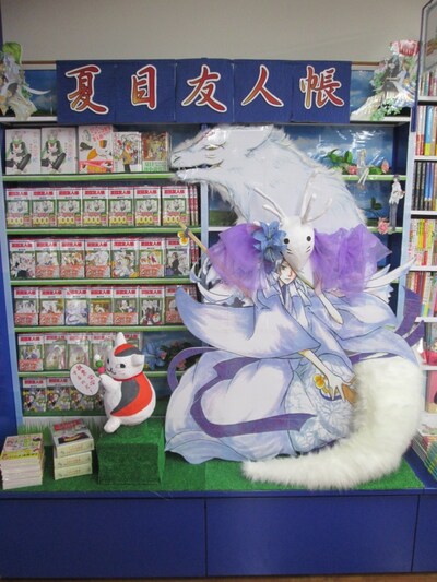 アニメイト池袋本店による店頭装飾。