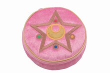 D賞「クリスタルスターポーチ」(c)武内直子・PNP・東映アニメーション