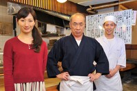 左から武田梨奈、野添義弘、鎌苅健太。(c)2015「ワカコ酒」製作委員会