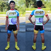 サイクルジャージとBIBショーツを着用したところ。