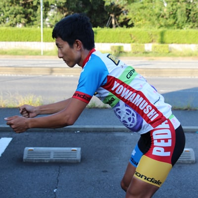 サイクルジャージとBIBショーツを着用したところ。