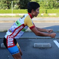 サイクルジャージとBIBショーツを着用したところ。