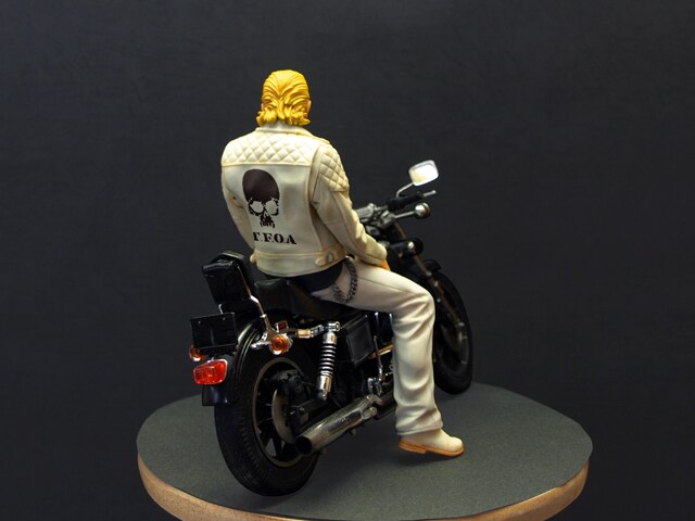 BLACKTOPMOTORCYCLE　河内鉄生 WORST」河内鉄生のバイク付きフィギュア - コミックナタリー