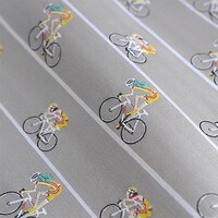 グッズの柄のアップ。 (c)渡辺航(週刊少年チャンピオン)／弱虫ペダルGR製作委員会