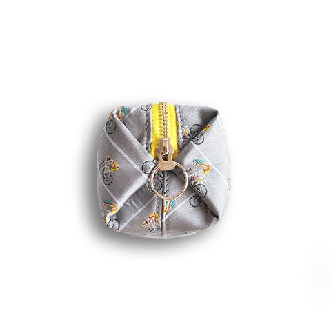 小野田＆巻島のスクエアポーチ (c)渡辺航(週刊少年チャンピオン)／弱虫ペダルGR製作委員会