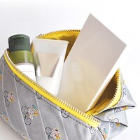 小野田＆巻島のスクエアポーチ (c)渡辺航(週刊少年チャンピオン)／弱虫ペダルGR製作委員会