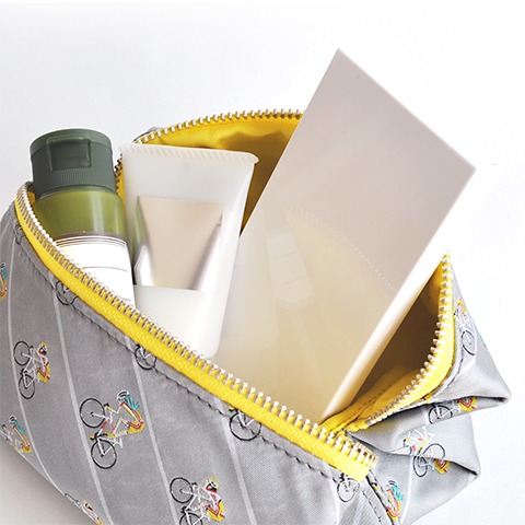 小野田＆巻島のスクエアポーチ (c)渡辺航(週刊少年チャンピオン)／弱虫ペダルGR製作委員会