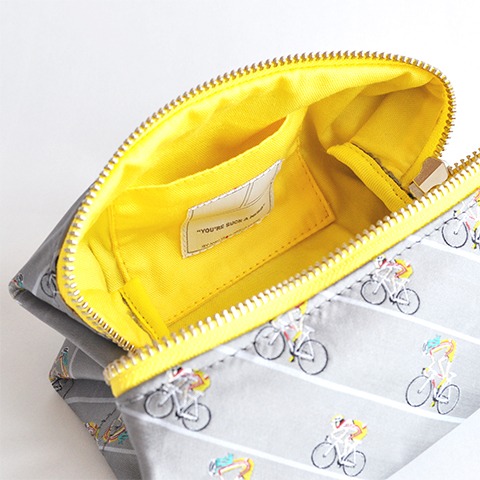 小野田＆巻島のスクエアポーチ (c)渡辺航(週刊少年チャンピオン)／弱虫ペダルGR製作委員会