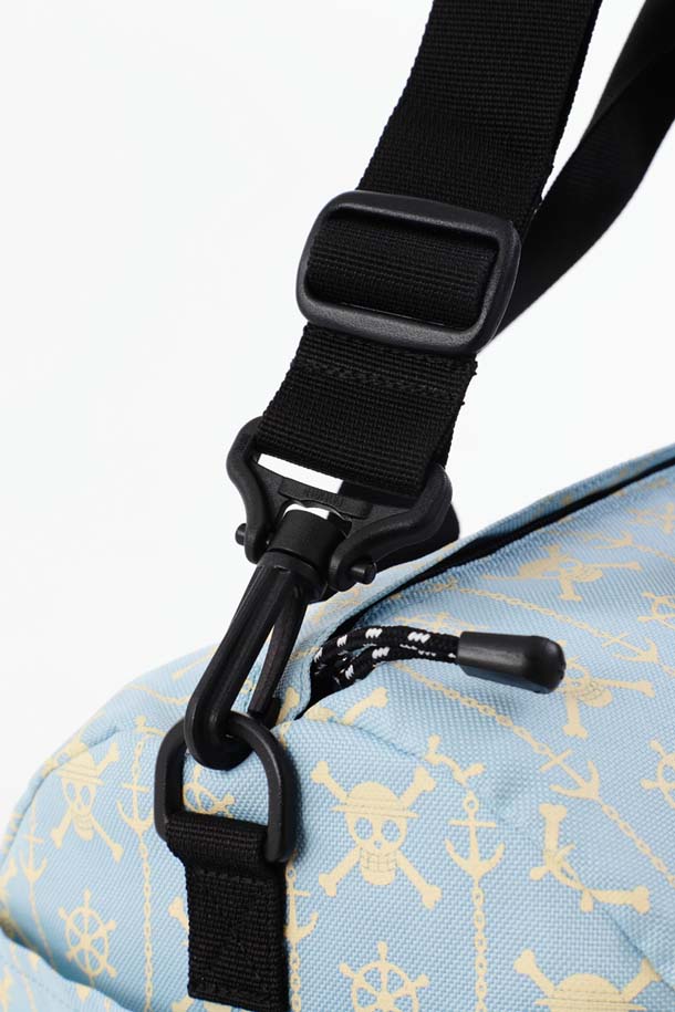 「ONE PIECE総柄ドラムボストンバッグ」(c)尾田栄一郎／集英社・フジテレビ・東映アニメーション