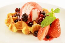 「赤司の鋭い眼光あまおうのデザート」(c)藤巻忠俊／集英社・黒子のバスケ製作委員会