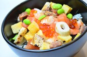 「紫バラ寿司丼」(c)藤巻忠俊／集英社・黒子のバスケ製作委員会