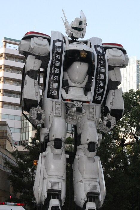 デッキアップ後の実物大イングラム。