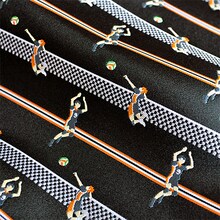 ジャカード織りであしらわれた日向と影山。(c)古舘春一／集英社・「ハイキュー!!」製作委員会・MBS