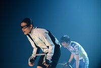 舞台「『弱虫ペダル』箱根学園篇～野獣覚醒～」ゲネプロの様子。アブゥ！