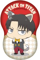 「進撃の巨人 in ナンジャタウン」限定グッズのダイカットクッション。(c)諫山創・講談社/「進撃の巨人」製作委員会 (c)NAMCO LTD.