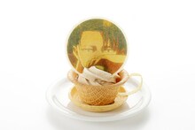 「『お前ら...この紅茶ソフトを食べてみろ。』~リヴァイの紅茶ソフト~」(c)諫山創・講談社/「進撃の巨人」製作委員会 (c)NAMCO LTD.