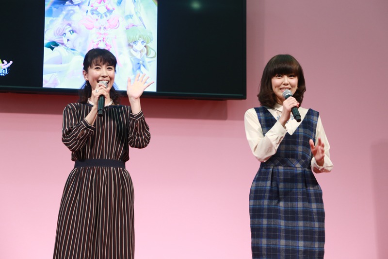 （左から）三石琴乃、金元寿子。