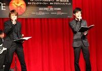 ダブルキャストで夜神月役を務める浦井健治（左）と柿澤勇人。