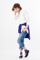 「シャツワンピース 槙島聖護イメージモデル」の着用例。(c)サイコパス製作委員会