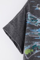 「ドルマンカットソー 狡噛慎也イメージモデル」(c)サイコパス製作委員会